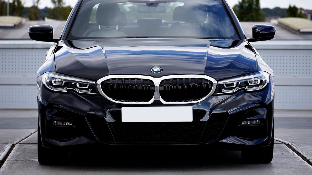 Executive Sedan: Guaranteed European sedan: Mercedes E-Class, BMW 5 Series or Audi A6, with a professional driver